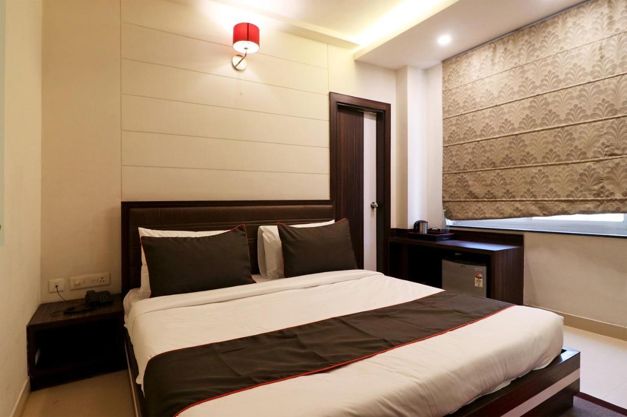 Collection O 45990 Premiere Villa Kakarmatha Bagian luar foto
