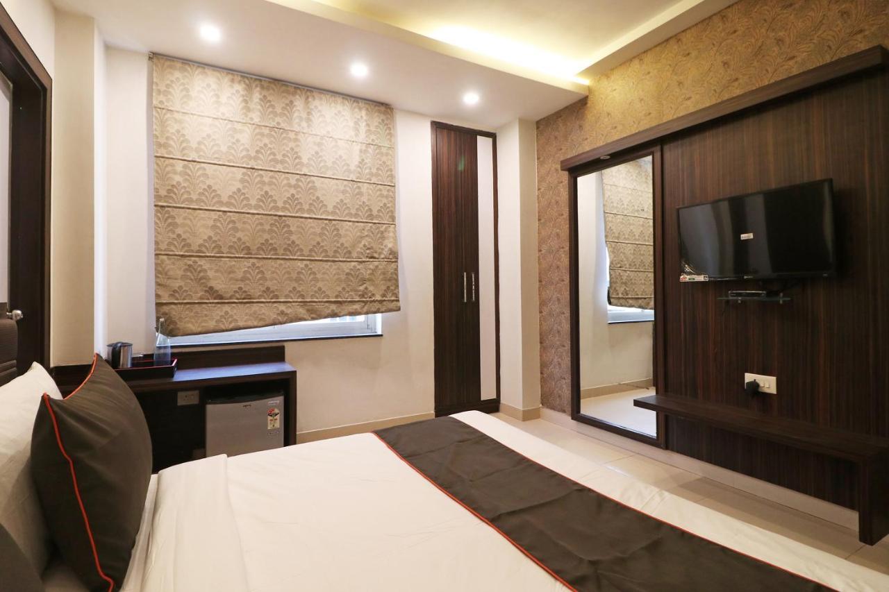 Collection O 45990 Premiere Villa Kakarmatha Bagian luar foto