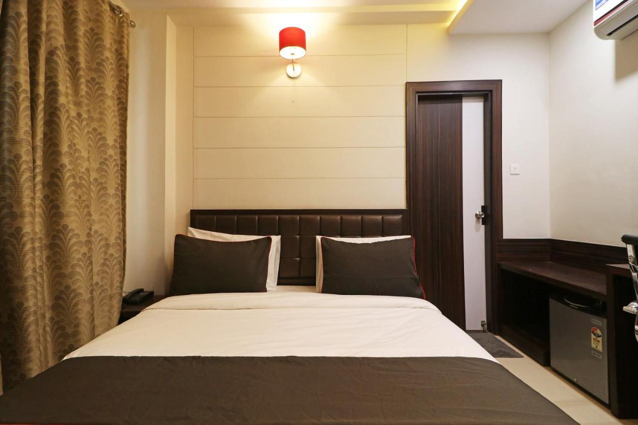 Collection O 45990 Premiere Villa Kakarmatha Bagian luar foto